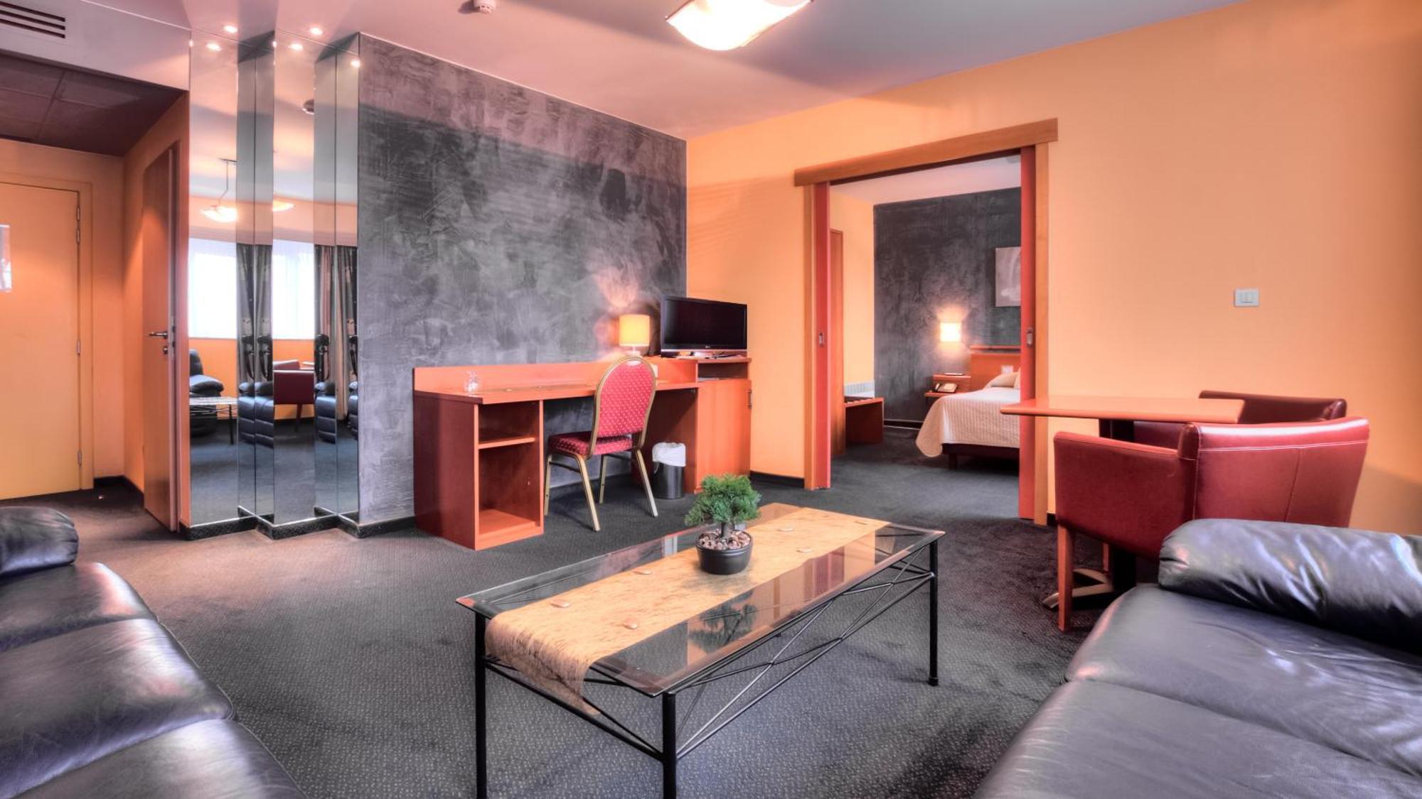 Hotel Tristar La Louvière Oda fotoğraf